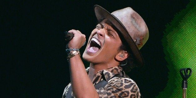 NEW YORK, NY - AUGUST 25: Bruno Mars performs onstage during the 2013 MTV Video Music Awards at the Barclays Center on August 25, 2013 in the Brooklyn borough of New York City. (Photo by Andrew H. Walker/WireImage)