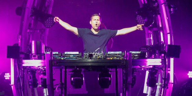 NEW YORK, NY - OCTOBER 05: Kaskade performs at Barclays Center on October 5, 2013 in New York City. (Photo by Scott Roth/Ge