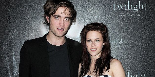 PARIS - DECEMBER 08: Actor Robert Pattinson and Actrees Kristen Stewart pose during the Photocall for the film twilight at the Hotel de Crillon in Paris on December 8, 2008 Paris, France. (Photo by Dominique Charriau/WireImage) 