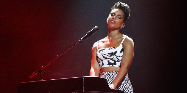 SYDNEY, AUSTRALIA - DECEMBER 01: Alicia Keys performs live during the 27th Annual ARIA Awards 2013 at the Star on December 1