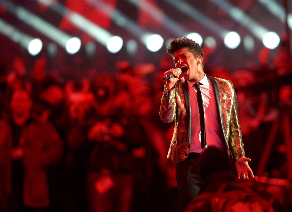 Bruno Mars' Super Bowl halftime show spiced by much-needed Chili Peppers, Music