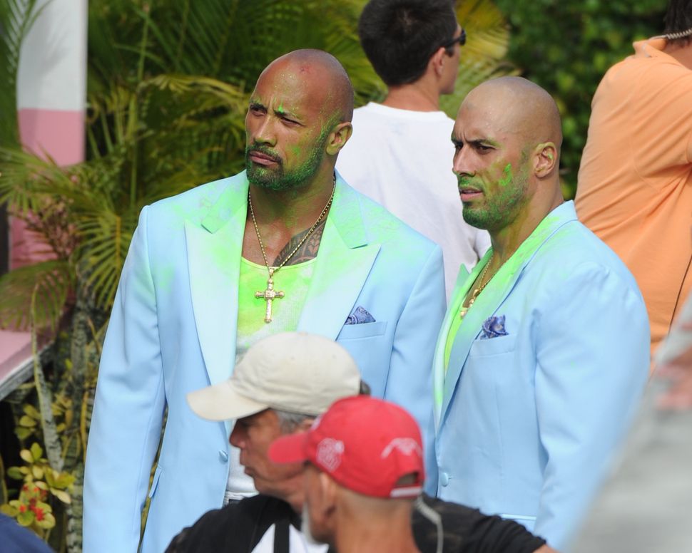 14 Photos Of Celebrities With Their Stunt Doubles That Will Blow Your