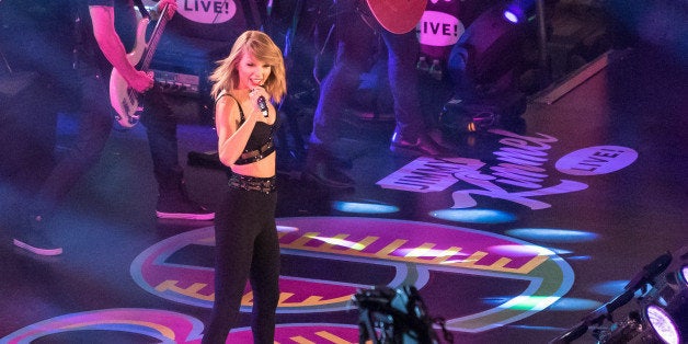 LOS ANGELES, CA - OCTOBER 23: Taylor Swift performs on Hollywood Blvd for 'Jimmy Kimmel Live' on October 23, 2014 in Los Ange