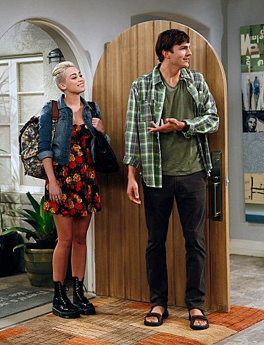 Miley Cyrus Visits 'Two And a Half Men'