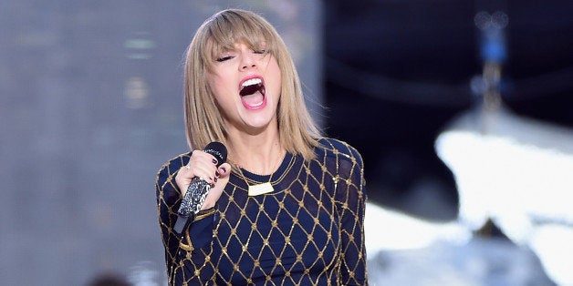 NEW YORK, NY - OCTOBER 30: Taylor Swift Performs On ABC's 'Good Morning America' at Times Square on October 30, 2014 in New York City. (Photo by Jamie McCarthy/Getty Images)