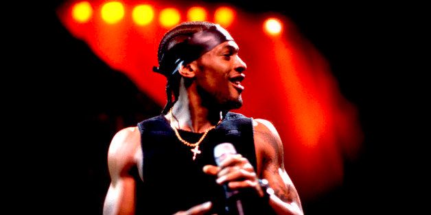 Singer D'Angelo (born Michael Eugene Archer) performs on stage at the Aire Crown Theater, Chicago, Illinois, April 4, 2000. (Photo by Paul Natkin/Getty Images)