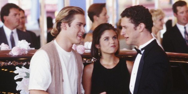 SAVED BY THE BELL: WEDDING IN LAS VEGAS -- Air Date 10/07/1994 -- Pictured: (l-r) Mark-Paul Gosselaar as Zack Morris, Tiffani Thiessen as Kelly Kapowski, Dustin Diamond as Screech Powers -- Photo by: Gary Null/NBCU Photo Bank