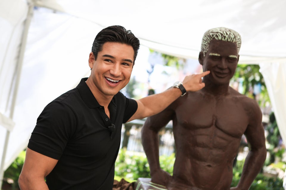 Mario Lopez Unveils Dove Silky Smooth Mint & Dark Chocolate Swirl