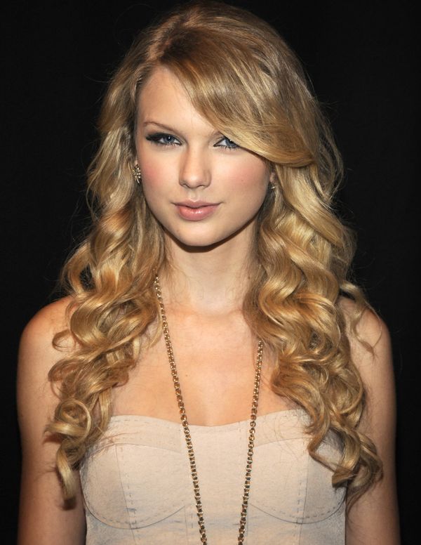 Taylor Swift's Hair Has Really Transformed Over The Years | HuffPost