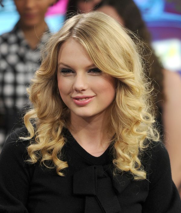 Taylor Swifts Hair Has Really Transformed Over The Years Huffpost