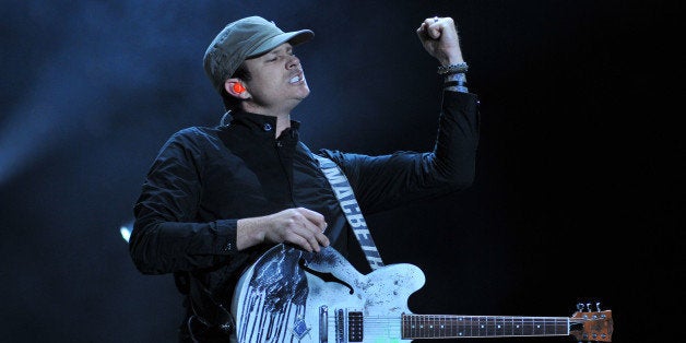 READING, UNITED KINGDOM - AUGUST 24: Tom DeLonge of Blink 182 headlines on the main stage at the Reading Festival at Richfield Avenue on August 24, 2014 in Reading, United Kingdom. (Photo by C Brandon/Redferns via Getty Images)