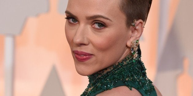 Scarlett Johansson on the red carpet for the 87th Oscars February 22, 2015 in Hollywood, California. AFP PHOTO / MARK RALSTON