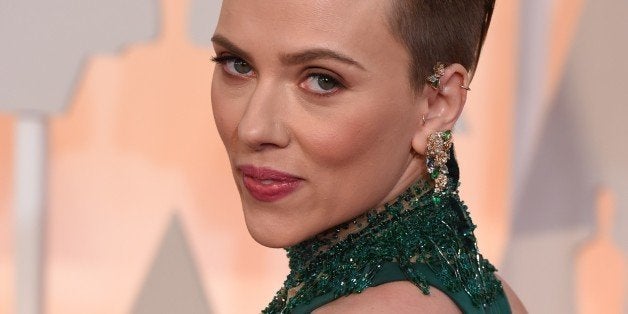 Scarlett Johansson on the red carpet for the 87th Oscars February 22, 2015 in Hollywood, California. AFP PHOTO / MARK RALSTON (Photo credit should read MARK RALSTON/AFP/Getty Images)