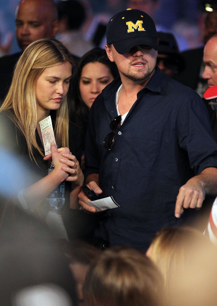 Leonardo Dicaprio And Bar Refaeli Go Clubbing In Sardinia Huffpost 