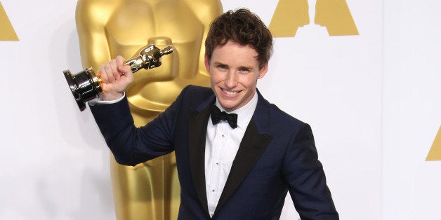 HOLLYWOOD, CA - FEBRUARY 22: Eddie Redmayne poses in the press room with his award for Best Actor at the 87th Annual Academy Awards at Hollywood & Highland Center on February 22, 2015 in Los Angeles, California. (Photo by Dan MacMedan/WireImage)