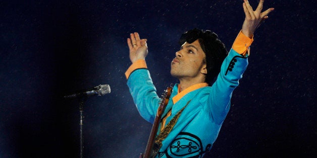 Prince performs during the halftime show at Super Bowl XLI at Dolphin Stadium in Miami, Sunday, Feb. 4, 2007. (AP Photo/Alex Brandon)