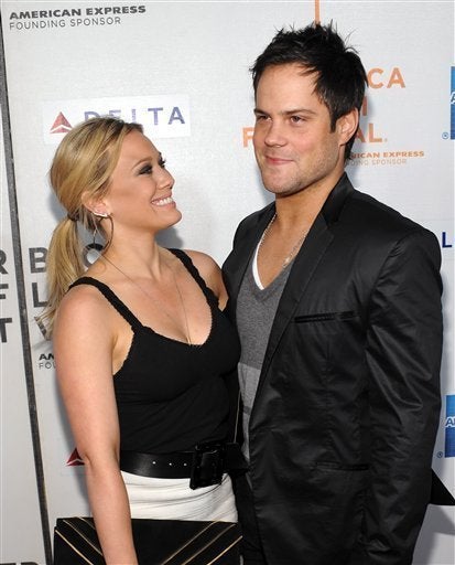 Hilary Duff And Mike Comrie Marry Wedding In Santa Barbara Huffpost Entertainment 