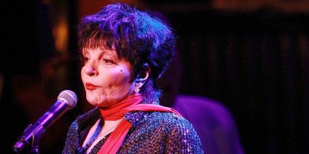 LONDON, UNITED KINGDOM - MARCH 01: Liza Minnelli performs on stage in concert at Southbank Centre on March 1, 2013 in London, England. (Photo by Jo Hale/Redferns via Getty Images)