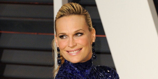 BEVERLY HILLS, CA - FEBRUARY 22: Model Molly Sims attends the 2015 Vanity Fair Oscar Party hosted by Graydon Carter at Walli