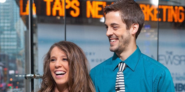 NEW YORK, NY - OCTOBER 23: Jill Duggar Dillard (L) and husband Derick Dillard visit 'Extra' at their New York studios at H&M