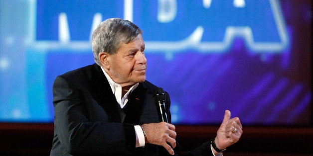 LAS VEGAS - SEPTEMBER 07: Entertainer Jerry Lewis gives a thumbs up to his band at the end of the 44th annual Labor Day Tele