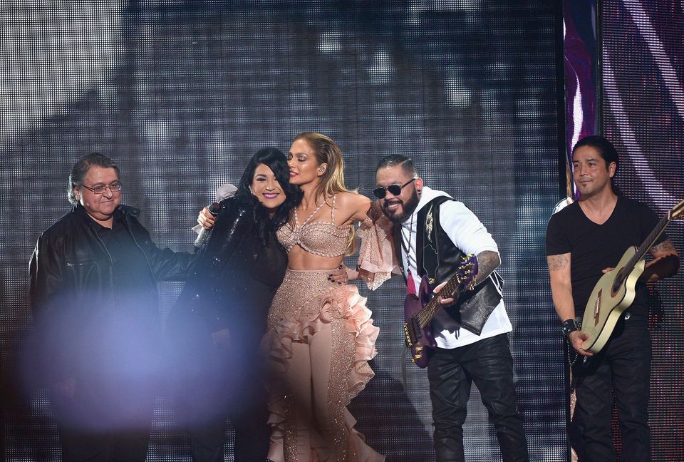 Jennifer Lopez y Los Dinos