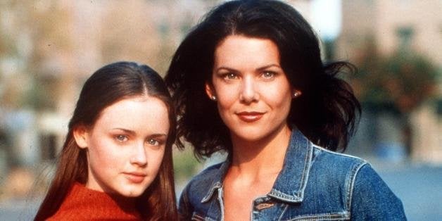 370100 09: Alexis Bledel and Lauren Graham star in Warner Bros. TV series 'The Gilmore Girls.' (Photo by Warner Bros./Delivered by Online USA)