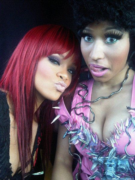 Nicki Minaj Having Lesbian Sex - Rihanna, Nicki Minaj Tweet About 'Fly,' Joke About Lesbian Hookup (PHOTO) |  HuffPost Entertainment