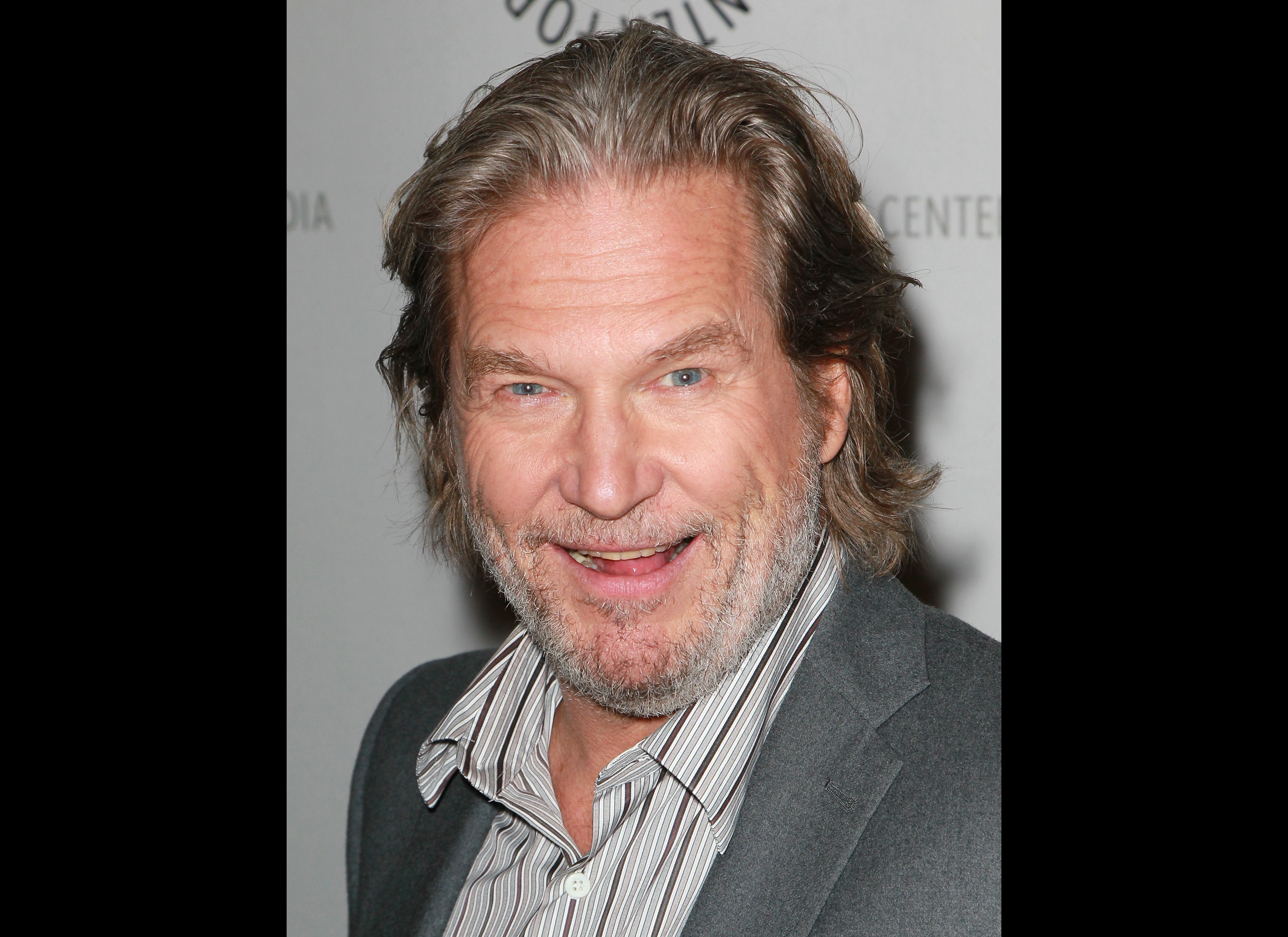 Jeff Bridges Reveals His New Look Amid Cancer Treatment