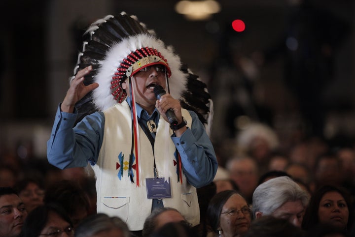 Chiefs ban fans wearing from American Indian garb, makeup