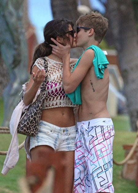 selena gomez and justin bieber 2022 kissing