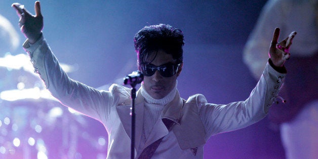 Prince performs during the 2007 National Council of La Raza ALMA Awards in Pasadena, Calif. Friday, June 1, 2007. (AP Photo/Mark J. Terrill)