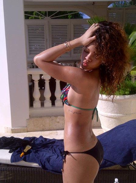 statistieken picknick maagpijn Rihanna Tweets Sexy Bikini Photo From Barbados (PHOTOS) | HuffPost  Entertainment