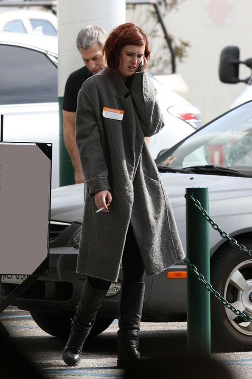 does demi moore still smoke cigarettes Rumer Willis Visits Demi Moore In Hospital (PHOTO)