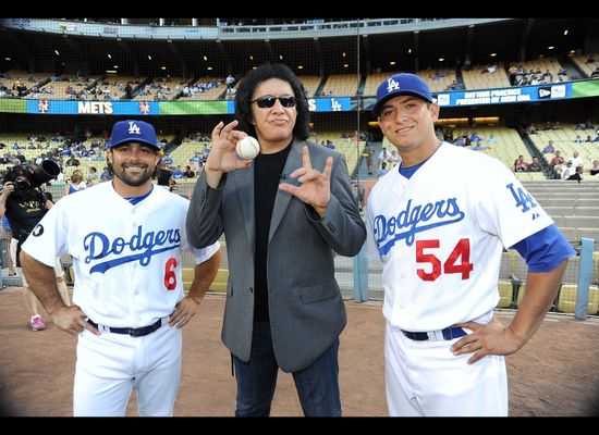 Celebrity Baseball Fans: Stars Get In The MLB Spirit (PHOTOS