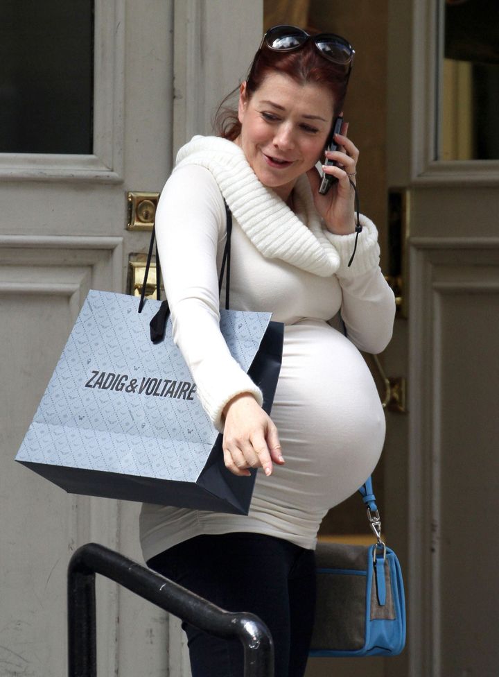 720px x 976px - Alyson Hannigan Baby Bump: Actress's New York Shopping Trip (PHOTOS) |  HuffPost Entertainment
