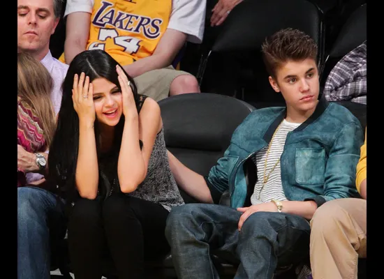Aw! Justin Bieber and Selena Gomez Smooch for Kiss Cam at Lakers Game