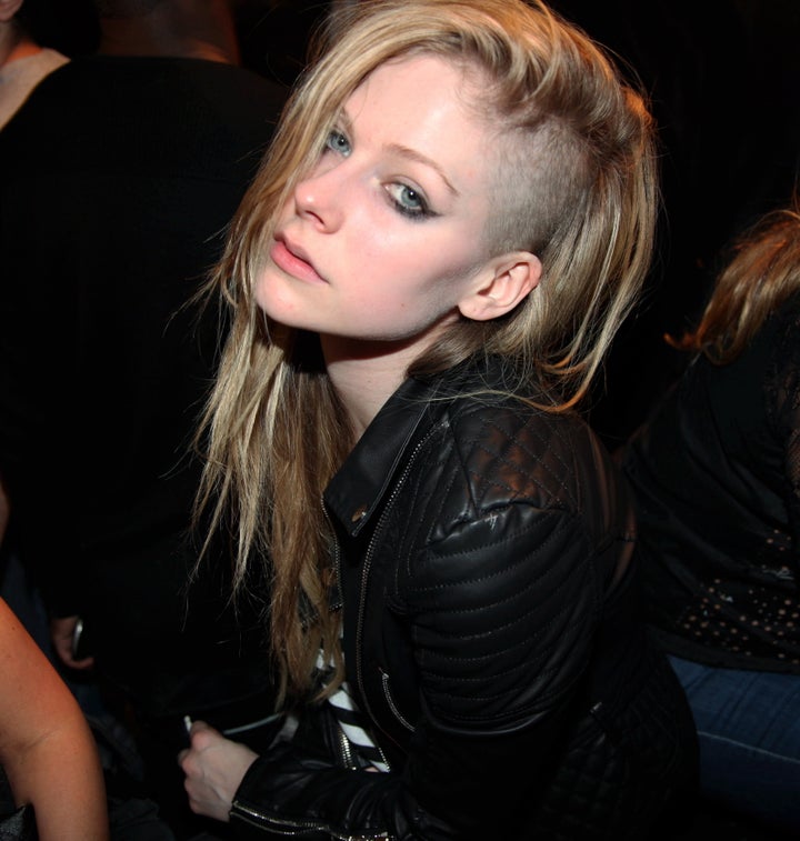 Avril Lavigne Shows Off New Shaved Hair Style (PHOTO) | HuffPost