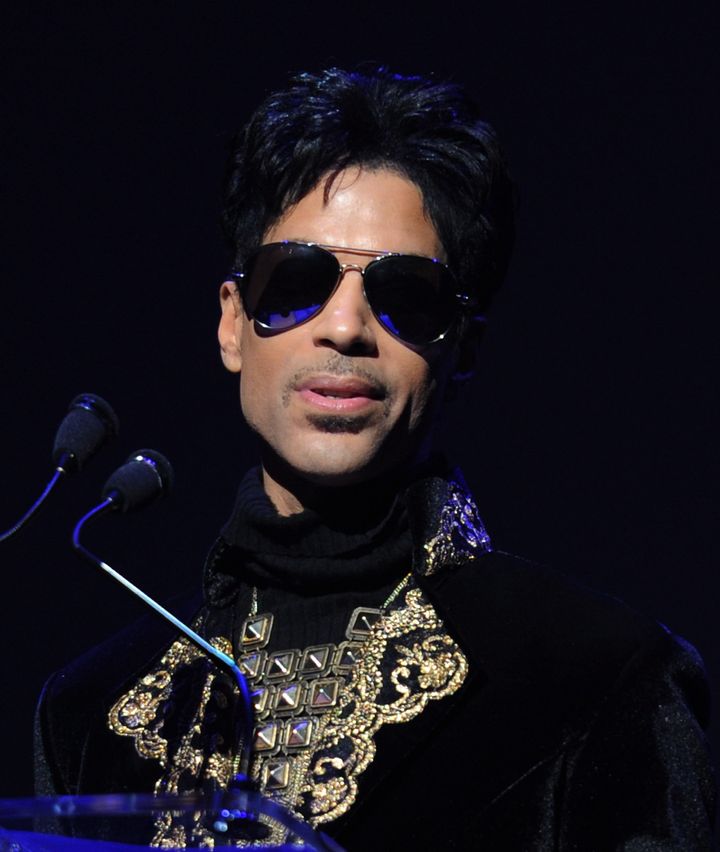 NEW YORK - OCTOBER 14: Singer/musician Prince makes an announcement at The Apollo Theater on October 14, 2010 in New York City. (Photo by Stephen Lovekin/Getty Images)