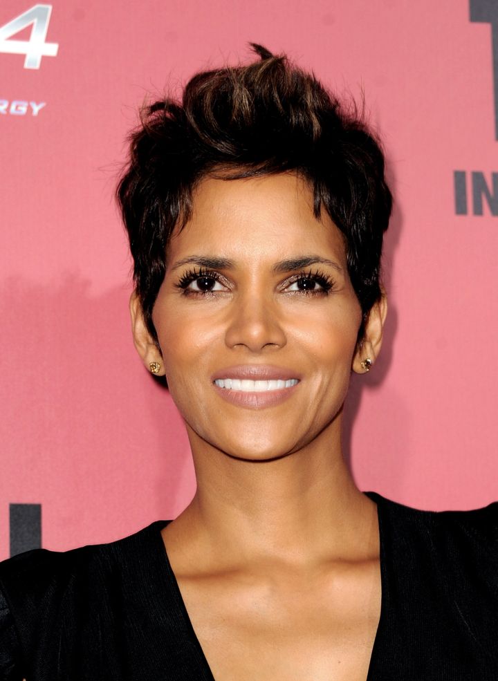 Halle Berry Debuts Baby Bump In New York City | HuffPost Entertainment