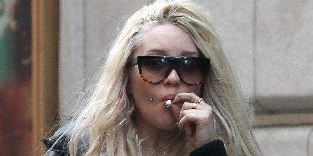 Amanda Bynes Smoking Weed Actress Puffs On Suspicious Looking