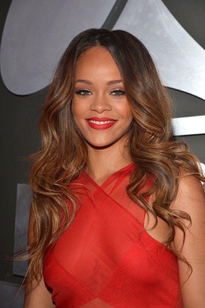 Rihanna Spends $23,000 A Week On Her Hair