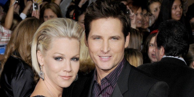 WESTWOOD, CA - NOVEMBER 16: Jennie Garth and Peter Facinelli arrive at 'The Twilight Saga: New Moon' Premiere at Mann Village