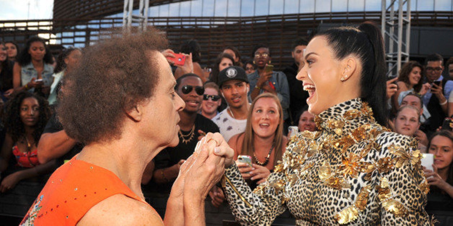 Katy Perry And Richard Simmons Embrace Each Other On The VMAs Red(01)