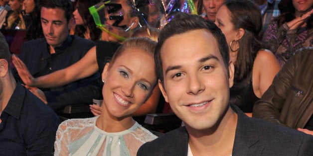 UNIVERSAL CITY, CA - AUGUST 11: Actors Anna Camp (L) and Skylar Astin attend the 2013 Teen Choice Awards at Gibson Amphitheatre on August 11, 2013 in Universal City, California. (Photo by Kevin Mazur/Fox/WireImage)