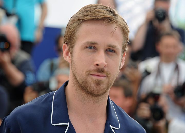 Ryan Gosling Gets Silly With Paparazzi (PHOTOS) | HuffPost