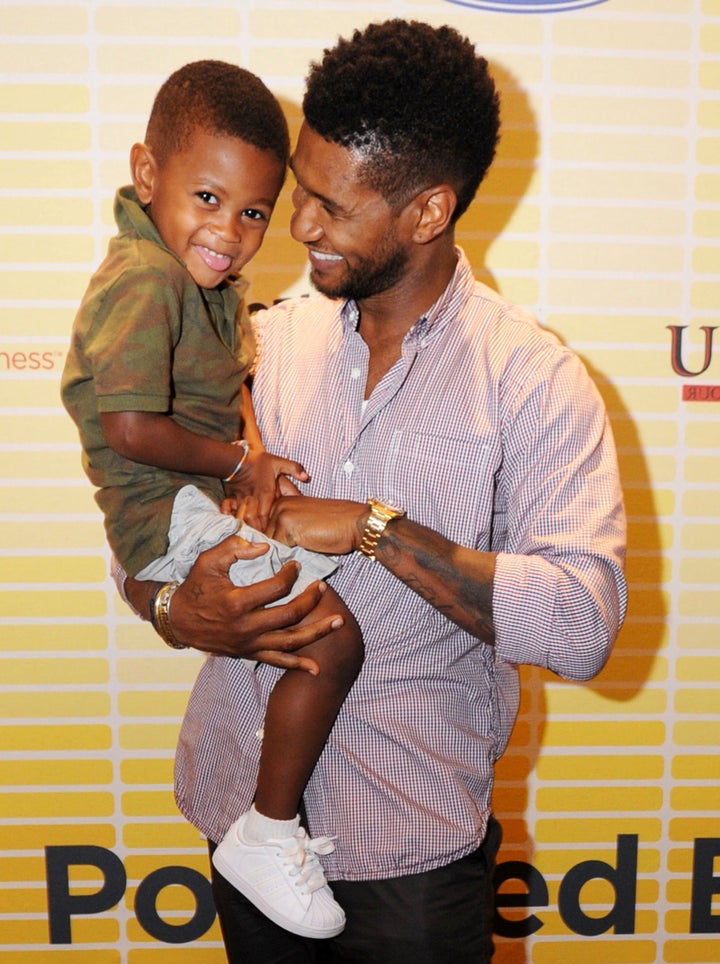 Usher Spotted With His Young Sons In NYC (PHOTOS) HuffPost Entertainment