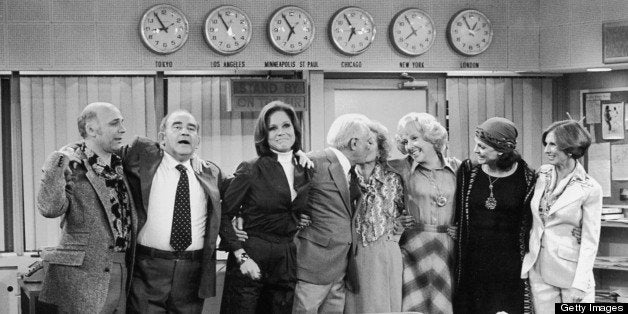 1977: The cast of 'The Mary Tyler Moore Show' stands with their arms around each other in the newsroom in a promotional portrait for the series finale. L-R: Gavin MacLeod, Edward Asner, Mary Tyler Moore, Ted Knight, Betty White, Georgia Engel, Valerie Harper and Cloris Leachman. (Photo by CBS Photo Archive/Getty Images)