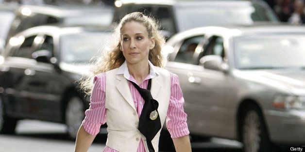 NEW YORK - SEPTEMBER 21: Actress Sarah Jessica Parker as 'Carrie Bradshaw' on location for 'Sex and the City: The Movie' on September 21, 2007, in New York City. (Photo by Brian Ach/WireImage) 
