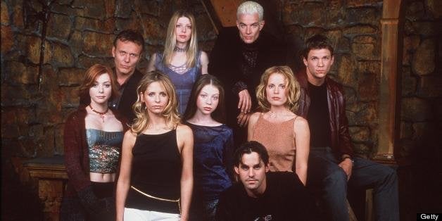 370100 01: The cast of 20th Century Fox's 'Buffy The Vampire Slayer' pose for a portrait. (Photo by Online USA)